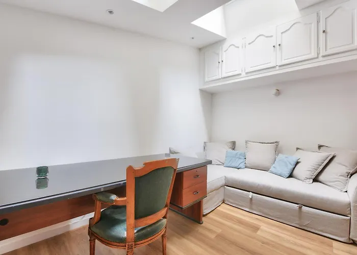アパート Bright & Spacious In 15th *