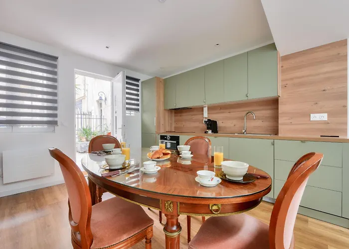 Bright & Spacious In 15th Paris