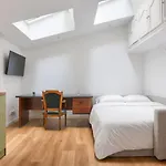Bright & Spacious In 15th شقة *