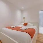 Bright & Spacious In 15th *
