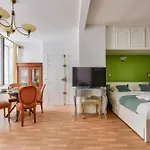 Bright & Spacious In 15th باريس