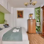 Bright & Spacious In 15th *