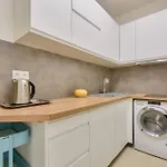 Bright & Spacious In 15th *