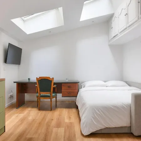 Bright & Spacious In 15th 公寓 *