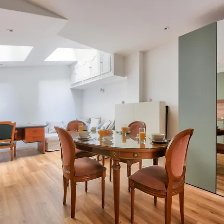 Bright & Spacious In 15th Paris