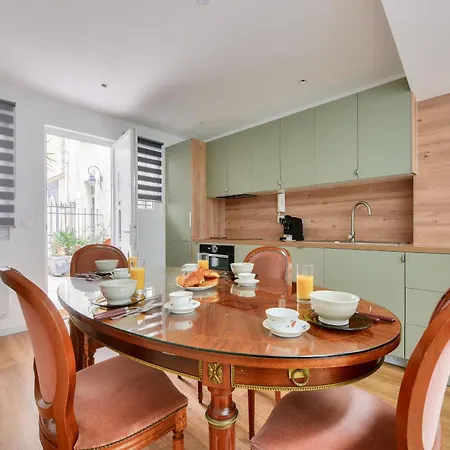 Bright & Spacious In 15th Paris