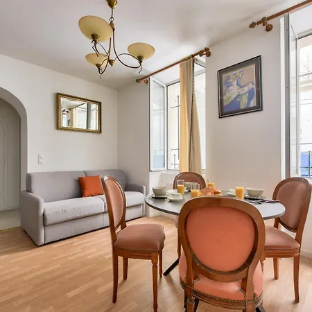Bright & Spacious In 15th 公寓 *
