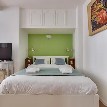 Bright & Spacious In 15th *