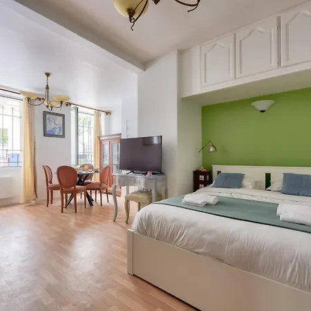 Bright & Spacious In 15th *