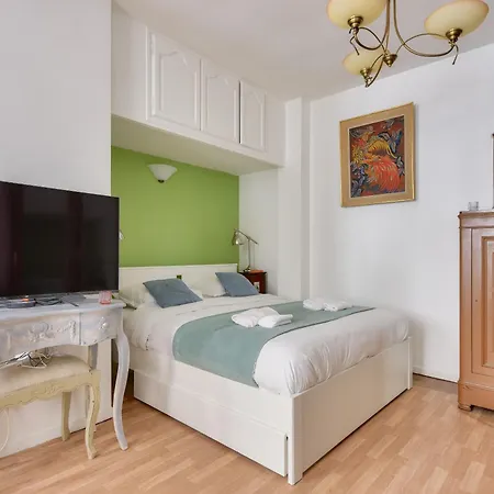 Bright & Spacious In 15th *
