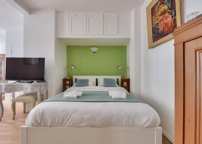 Bright & Spacious In 15th *
