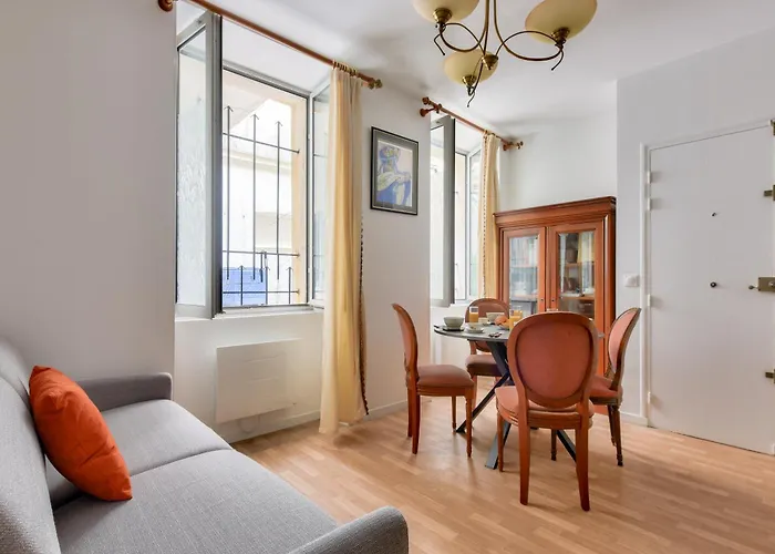 Bright & Spacious In 15th Paris
