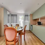 Bright & Spacious In 15th * パリ