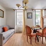Bright & Spacious In 15th アパート
