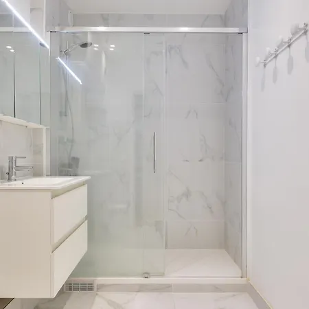 Bright & Spacious In 15th