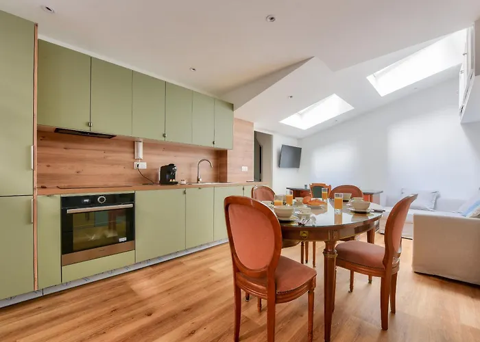 Apartament Bright & Spacious In 15th