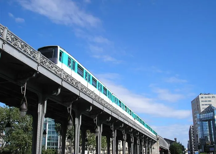 Bright & Spacious In 15th * Paryż