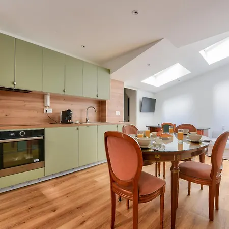 Apartment Bright & Spacious In 15th