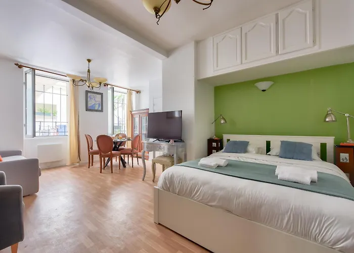 Bright & Spacious In 15th *